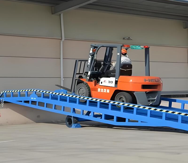 汤原移动式卸货平台（叉车用）